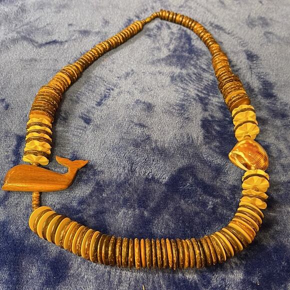 Vintage Wooden Necklace with Shell Accent - Picture 5 of 5